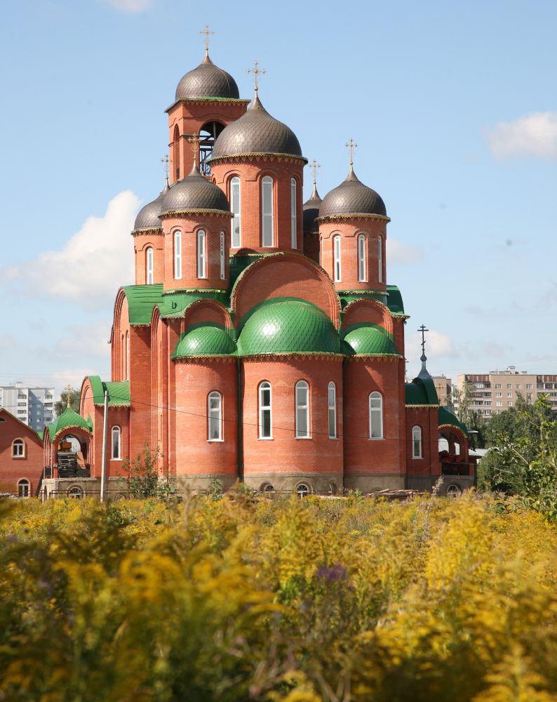 Храм королев. Церковь Троицы Живоначальной Королев. Церковь Троицы Живоначальной, Троицк. Церковь Святой Троицы Королев Валентиновка. Королёв город Троицкий храм.