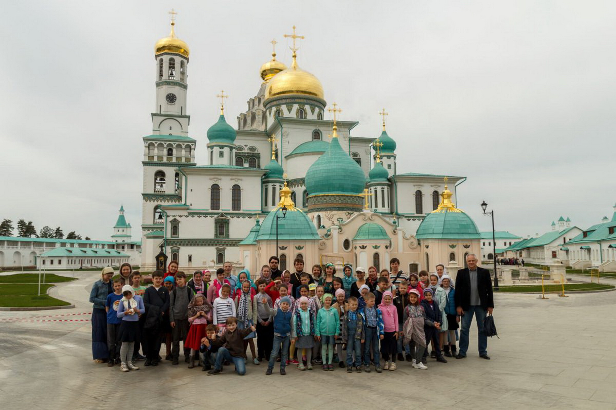 Паломничество поездки. Паломнические поездки в новый Иерусалим. Паломничество по святым местам Подмосковья.