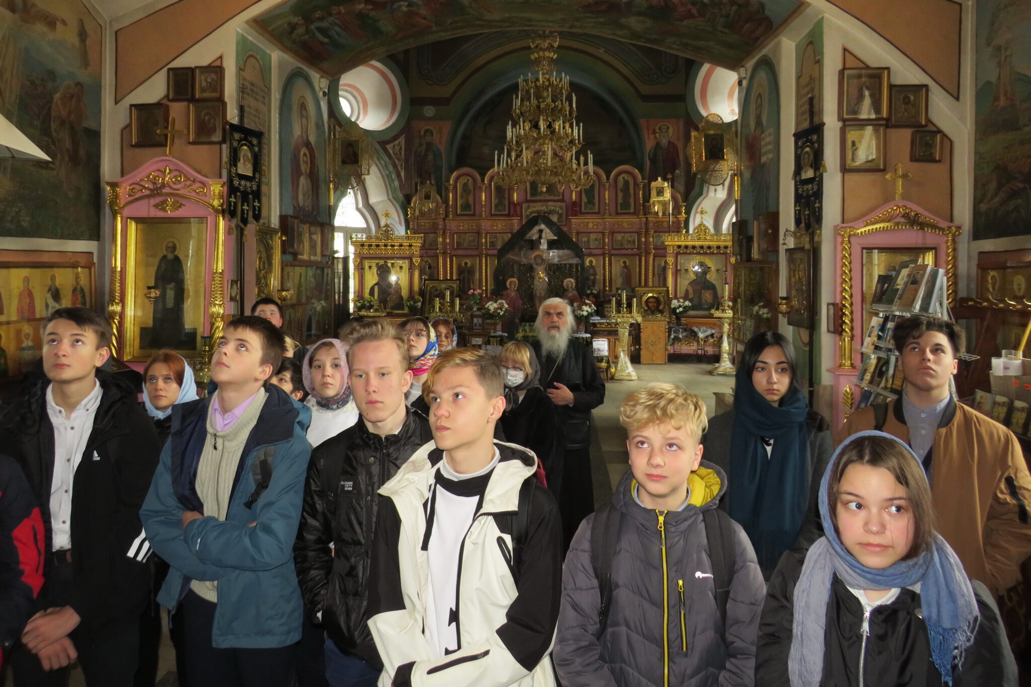 Храм ивантеевка сайт. Смоленский храм Ивантеевка. Смоленский храм Ивантеевка Пономари. Смоленский храм Ивантеевка внутри. Экскурсия школьников в Смоленский собор.